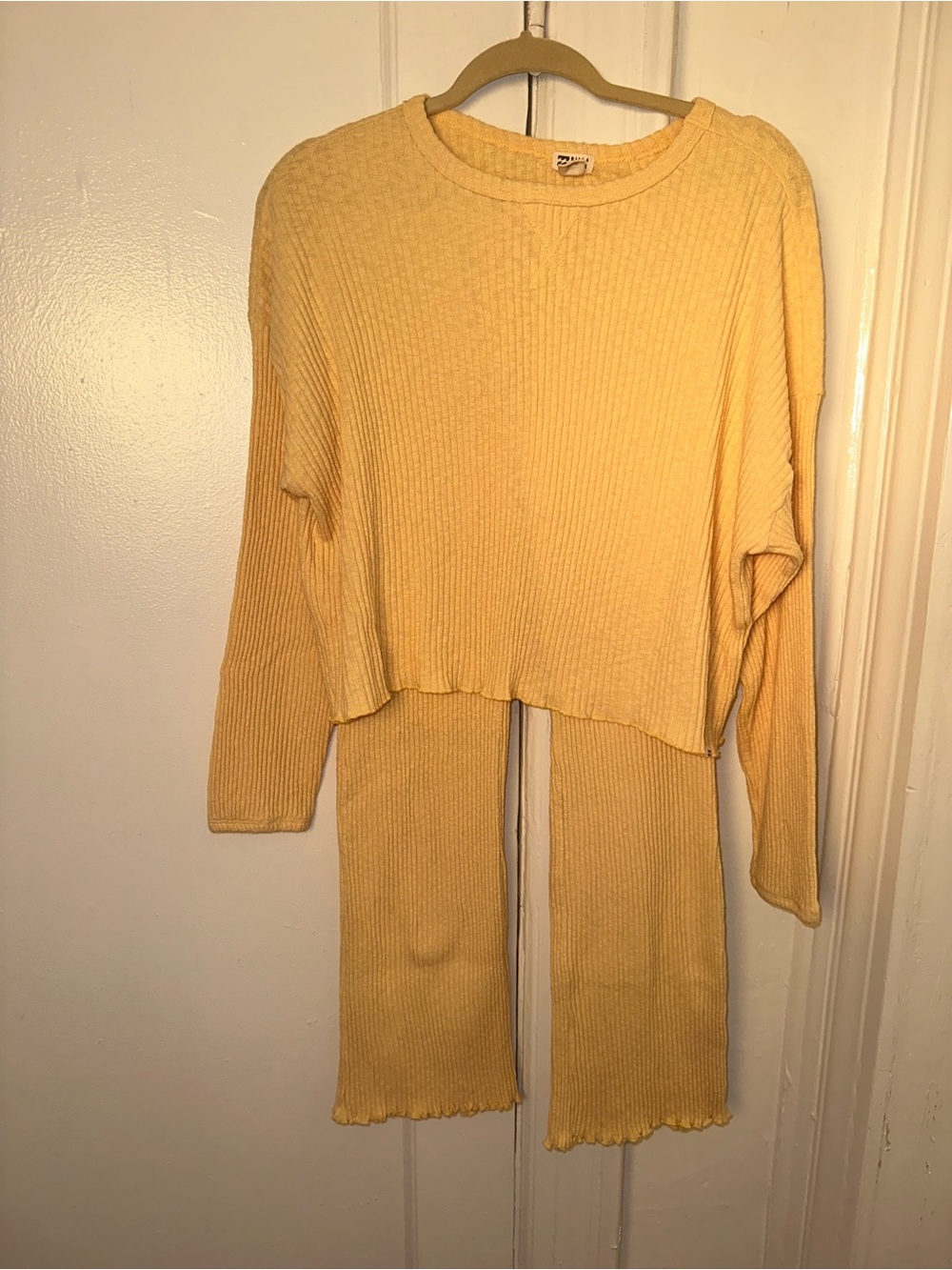 Billabong sweater set